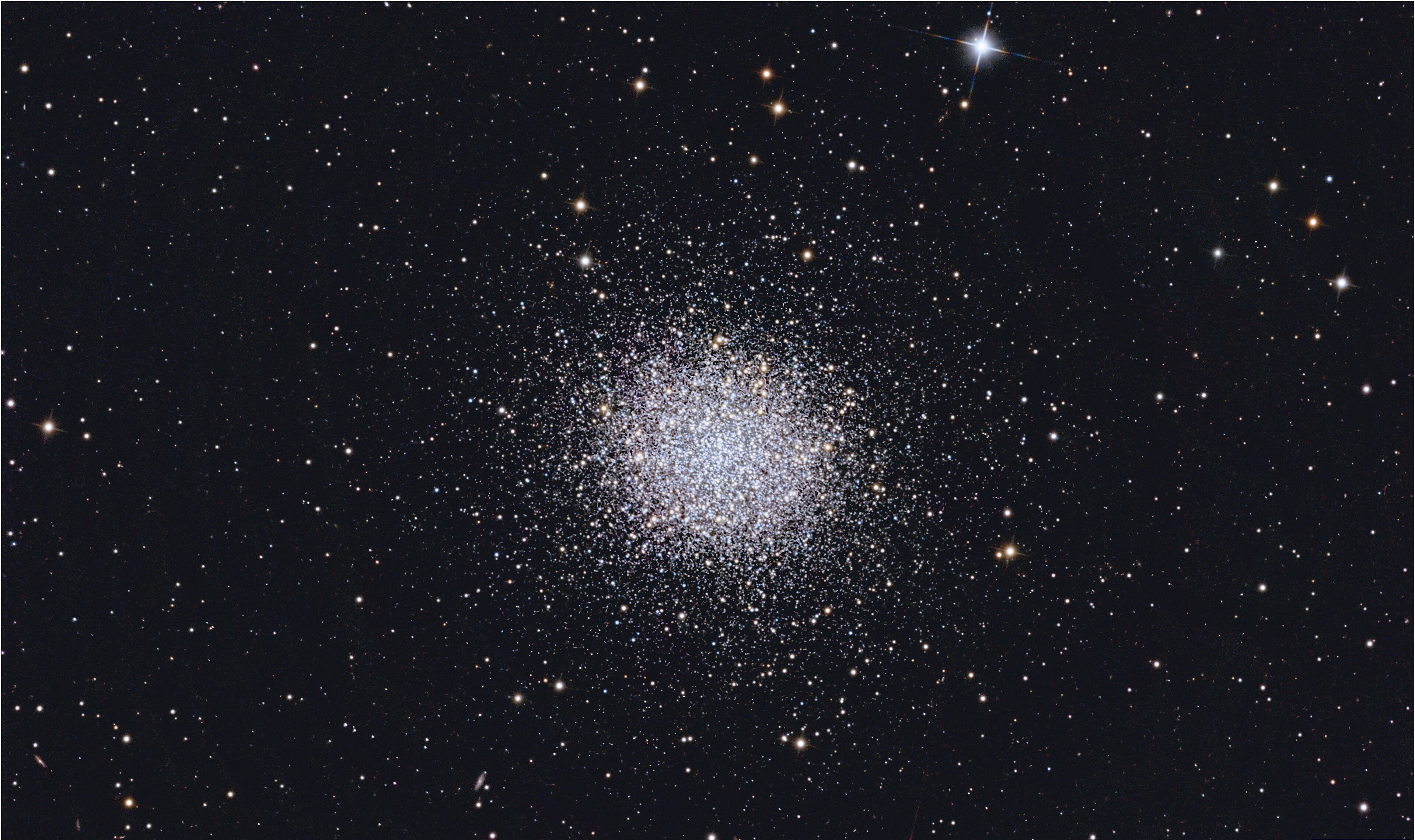 Ground-based wide-field image of the Hercules Cluster M13