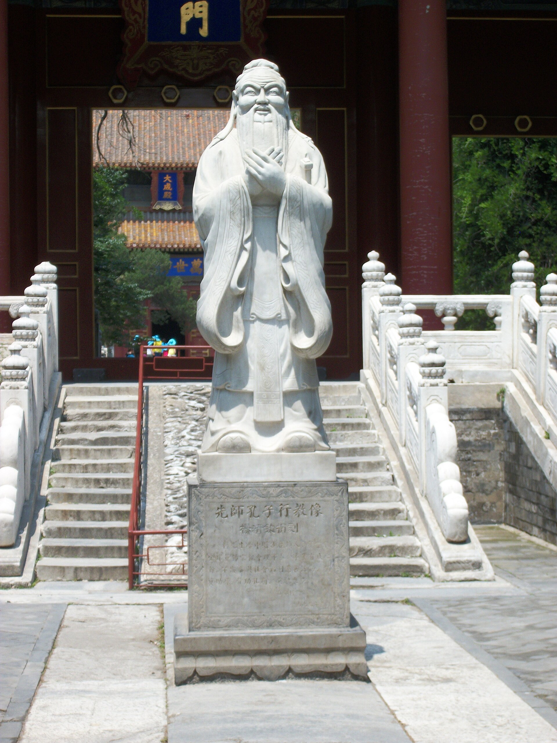 Statue of Confucius - Chinese tradition